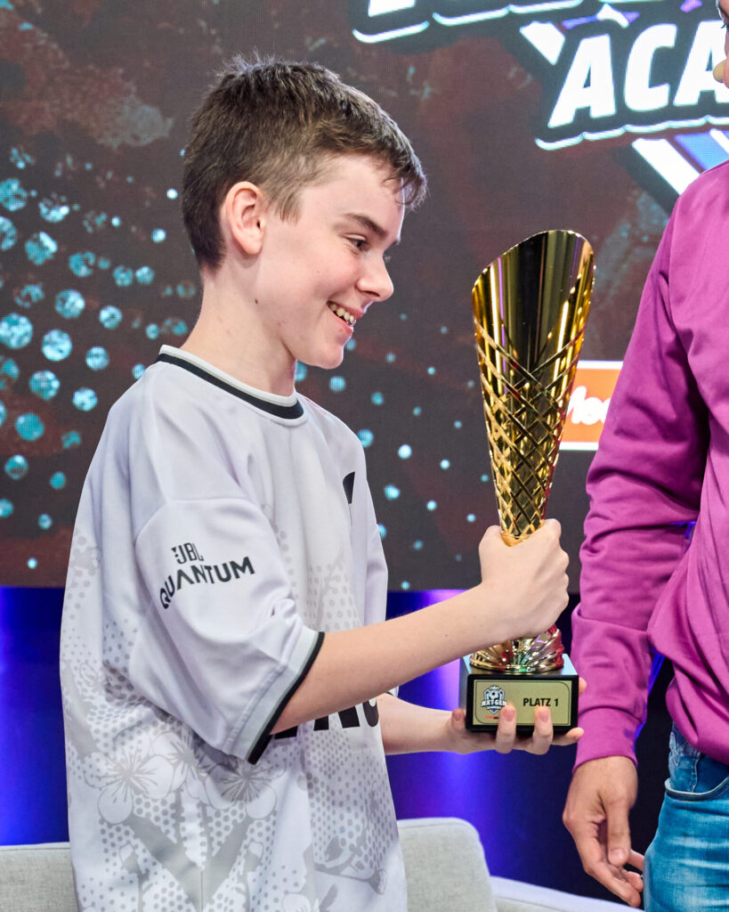 Robi 2 facher NXT GEN CUP Sieger