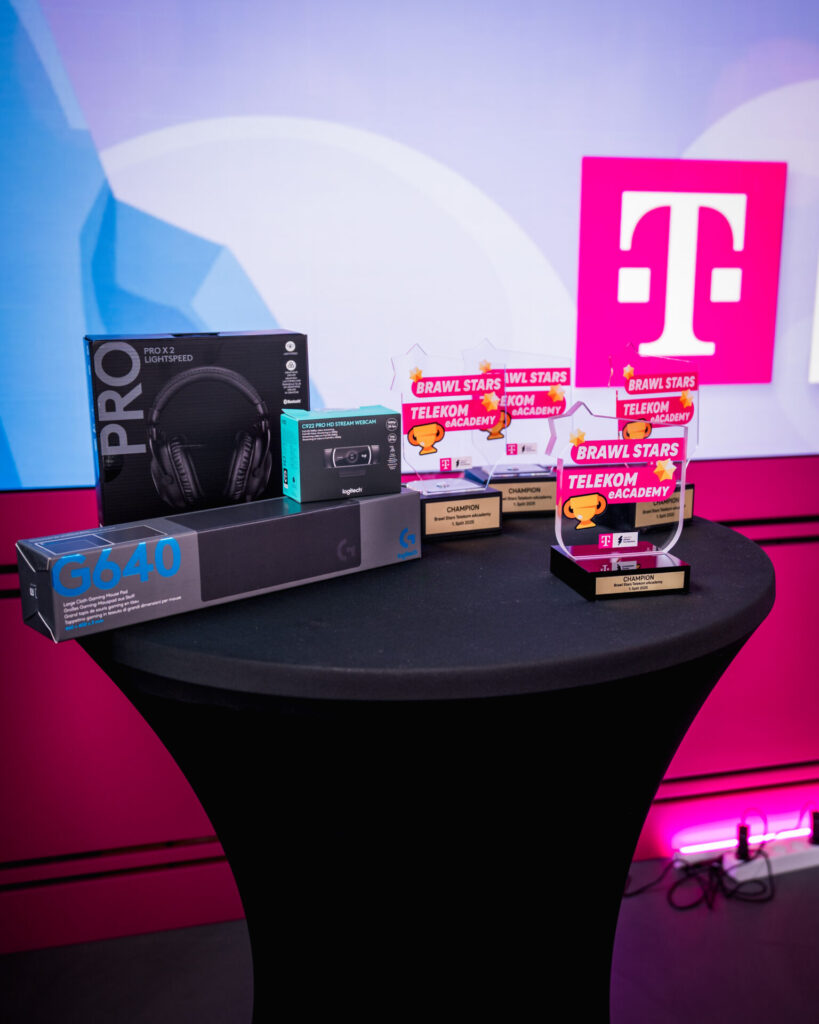 Logitech G Produkte & Telekom eAcademy Pokale